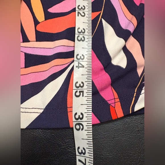 Maggy London Leana Wrap Dress in NV/Fiesta print. NWT size 8P. - Picture 15 of 16